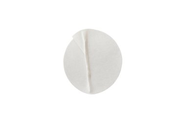 Beyaz arkaplanda kırpma yolu ile izole edilmiş boş beyaz yuvarlak kağıt etiketi