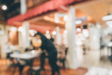 Soyut Bokeh ışıkları odaklanmış bulanık arkaplanı olan kafe restoranı