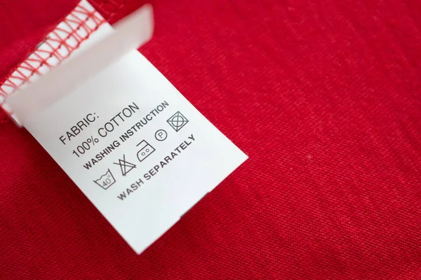 Blanchisserie Blanche Entretien Lavage Instructions Vêtements Étiquette Sur Chemise Coton — Photo
