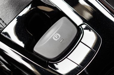 Lüks modern arabada elektronik el freni düğmesi