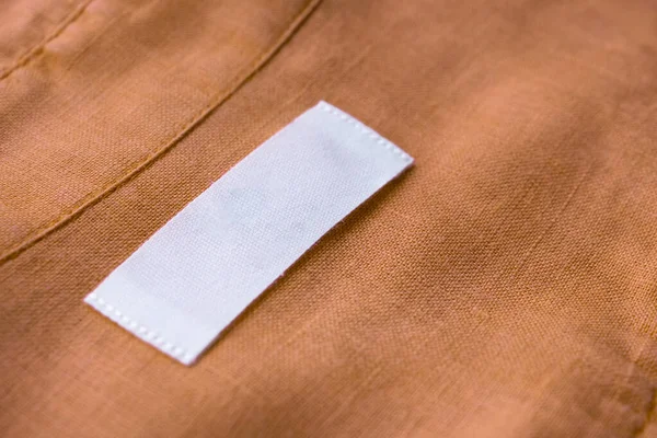 Etiqueta Etiqueta Ropa Blanca Blanco Sobre Fondo Textura Camisa Lino — Foto de Stock