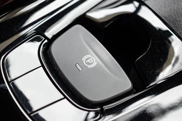 Elektroniczny Przycisk Hamulca Ręcznego Luksusowym Nowoczesnym Samochodzie — Zdjęcie stockowe
