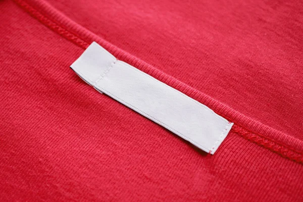 Etiqueta Etiqueta Ropa Blanca Blanco Nueva Camisa Roja — Foto de Stock