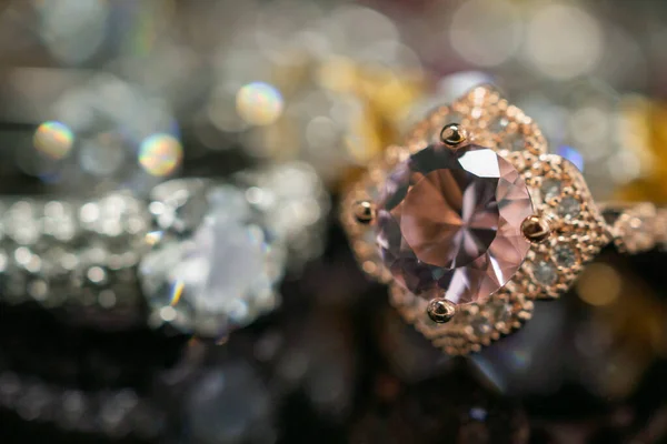 Jóias Anéis Diamante Casamento Fundo Preto Com Reflexão — Fotografia de Stock