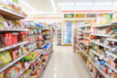 Süpermarket rafları arka plan için iç görünümü bulanıklaştırır