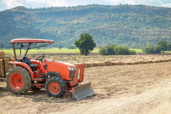 Tractor Agriculture Field Mountain Blue Sky — Stock Photo, Image