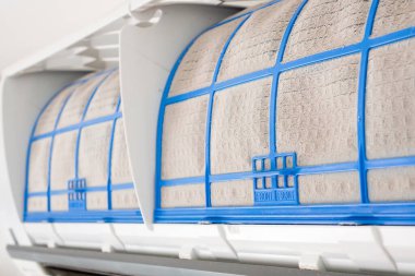 Kirli filtresi olan klima kapat.