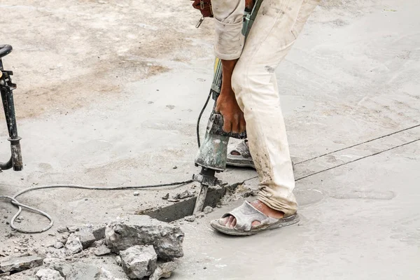 Працівник Будівництва Використанням Бурової Бетонної Поверхні Джекмаєра — стокове фото