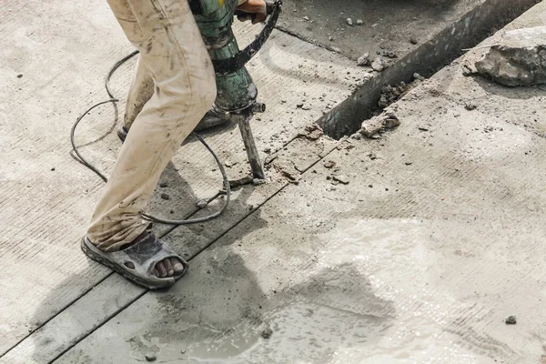 Працівник Будівництва Використанням Бурової Бетонної Поверхні Джекмаєра — стокове фото