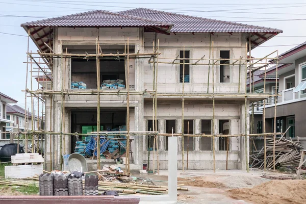 İnşaat sahasında yeni konut modern stil binası devam ediyor