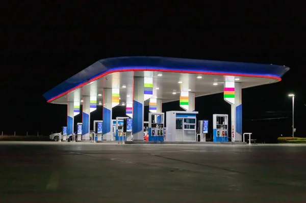 Geceleri Benzin Istasyonu — Stok fotoğraf
