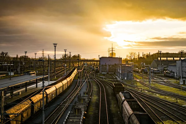 Heldere Bewolkte Zonsondergang Boven Een Oud Treinstation Ostrava Met Rails — Stockfoto