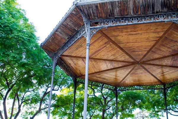 Müzik grubu büfesi. Tipik İspanyol pavyonu ayrıntıları