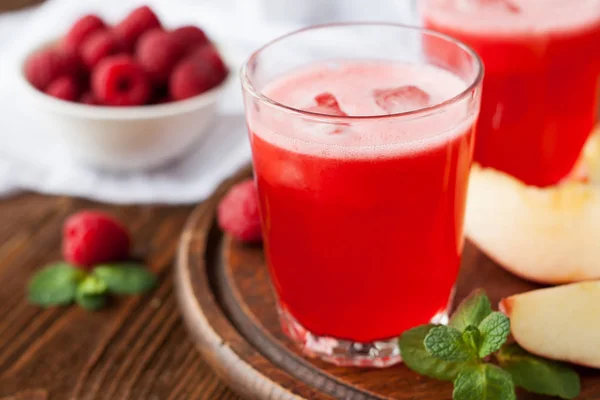 Frische Rosa Limonade Mit Himbeere Preiselbeere Erdbeere Apfel Limette Mit — Stockfoto