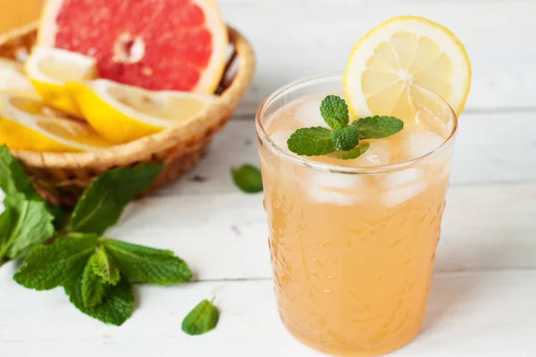 Homemade Grapefruit Soda Drink Glass Background Sliced Citrus — Stock Photo, Image