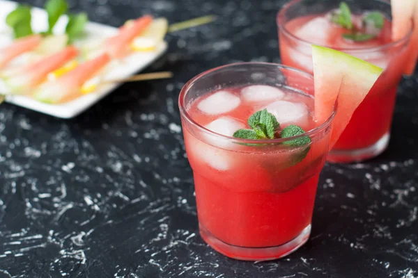 Limonada Sandía Con Lima Hojas Menta Fresca Refrescante Bebida Verano —  Fotos de Stock