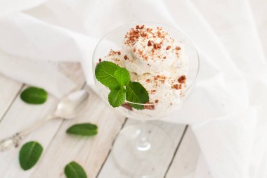 Çikolata ve nane ile diyet dondurma bölümü