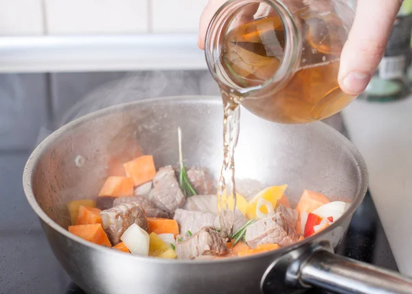 Ajouter Bouillon Bœuf Haché Poivre Oignon Citrouille Ail Dans Une — Photo