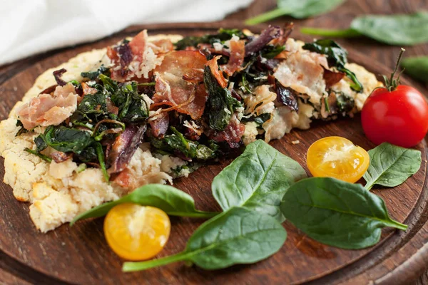 Piece Gluten Free Pizza Caramelized Onion Bacon Spinach Wooden Cutting — Stock Photo, Image