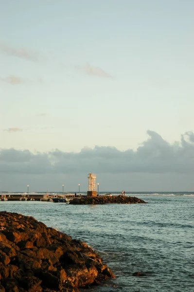留尼旺岛江塘出售码头落日 — 图库照片