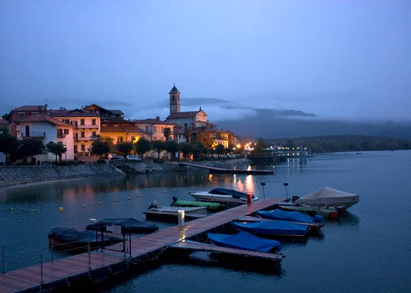Feriolo, un pueblo costero en el lago Maggiore, Italia — Foto de Stock
