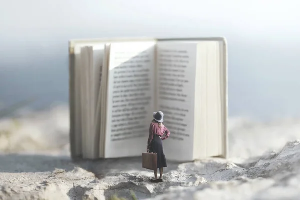 Сюрреалистическое Путешествие Женщины Истории Приключенческой Книги — стоковое фото