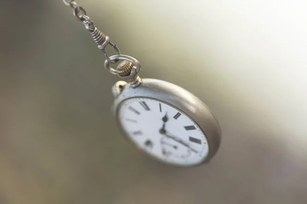 Relógio Bolso Balança Como Fluxo Inexorável Tempo — Fotografia de Stock