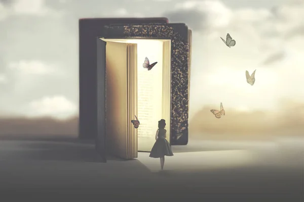 Поетична Зустріч Між Жінкою Метеликами Виходять Книги — стокове фото