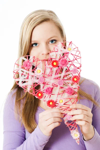 Chica Con Corazón Aislado Blanco — Foto de Stock