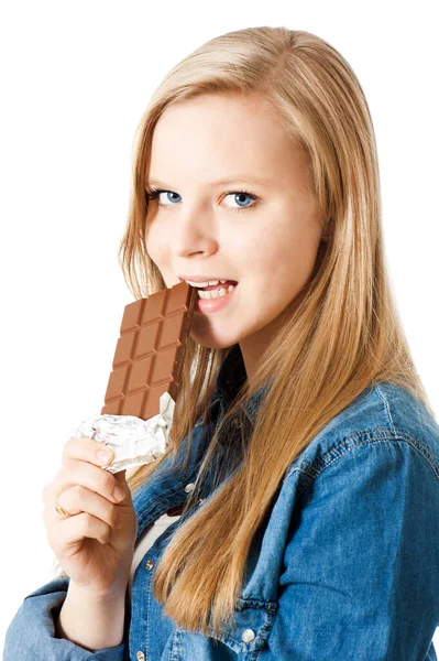Дівчина Кусає Батончик Шоколаду — стокове фото
