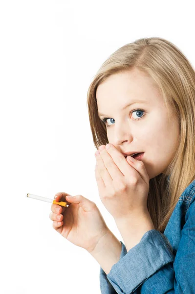 Adolescente Chica Con Cigarrillo Aislado Blanco — Foto de Stock