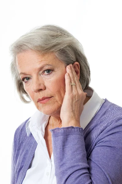 Mujer Madura Cogida Mano Oreja — Foto de Stock