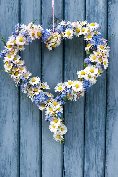 Цветочное Сердце Деревянном Фоне — стоковое фото