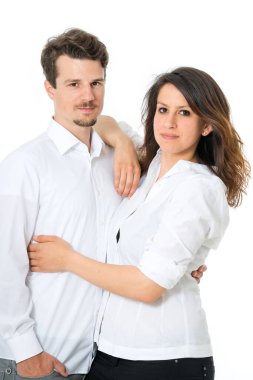 Beyaz tenli mutlu genç çift