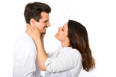 Beyaz tenli mutlu genç çift