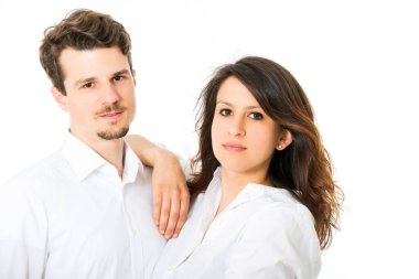 Beyaz tenli mutlu genç çift