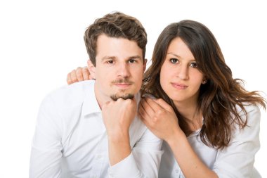 Beyaz tenli mutlu genç çift