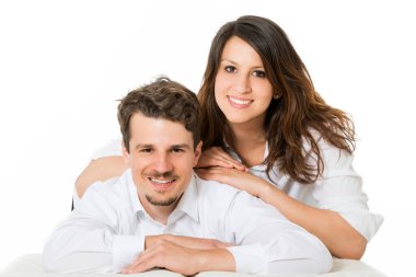 Beyaz tenli mutlu genç çift