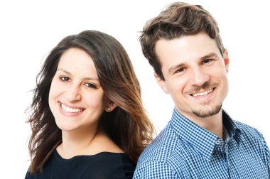 Beyaz tenli mutlu genç çift