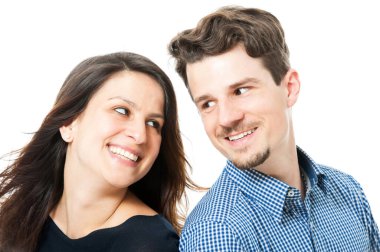 Beyaz tenli mutlu genç çift