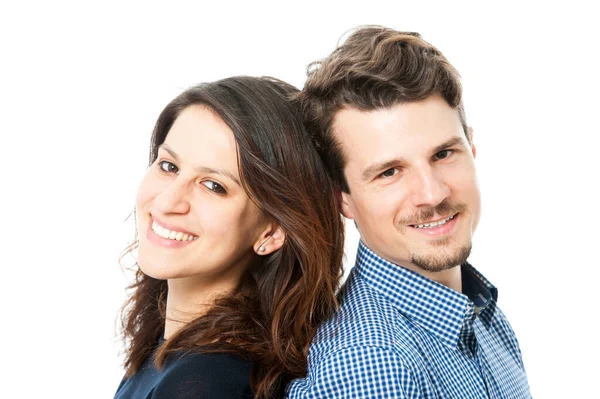 Beyaz tenli mutlu genç çift