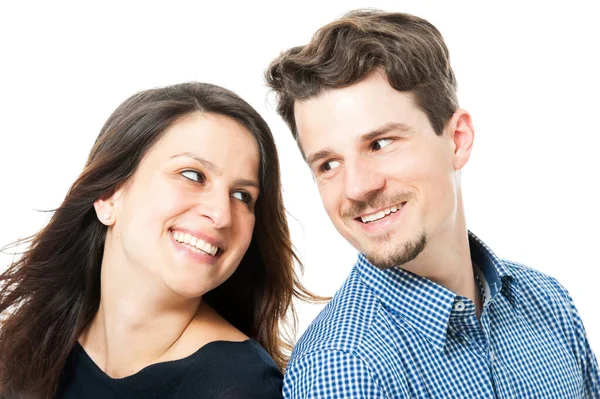 Beyaz tenli mutlu genç çift