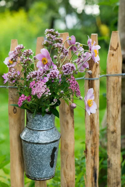 Bouquet Fleurs Sur Clôture Jardin — Photo