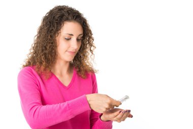 Beyaz arka planda tıbbı olan kadın