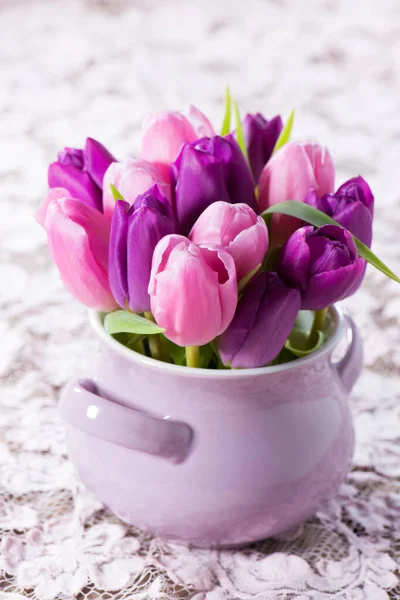 Тюльпаны Чашке — стоковое фото