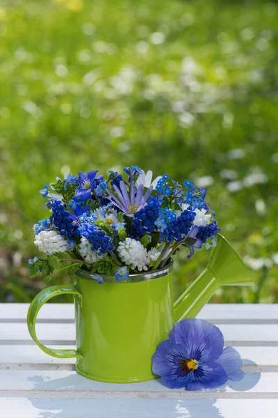 Bouqet Fleurs Printemps Sur Une Table Jardin — Photo