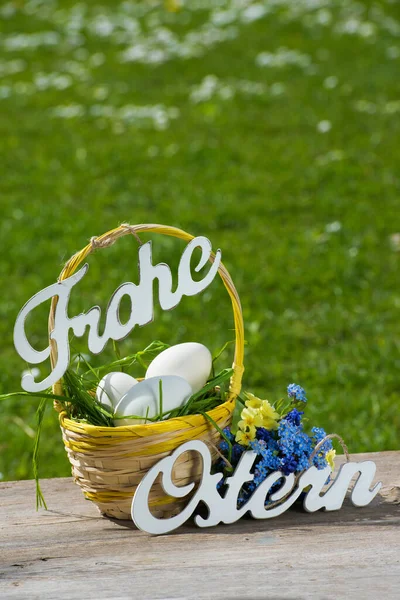 Letras Páscoa Felizes Com Ovos Uma Caixa Madeira — Fotografia de Stock