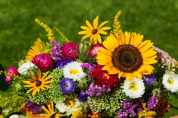 Bunte Herbstliche Blumenarrangements Garten — Stockfoto