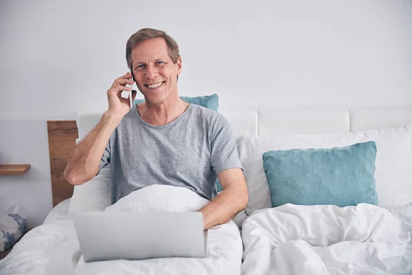 Cheerful mature man working on distance from home — Stock Photo, Image