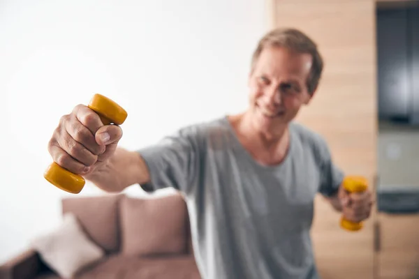 Close up of sporty mature man keeping his body fit — Stock Photo, Image